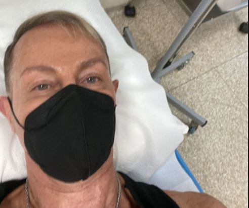 Βασίλειος Κωστέτσος: «Είμαι ακόμη σοκαρισμένος» – Τι αναφέρει σε νέες αναρτήσεις του για την επίθεση που δέχθηκε