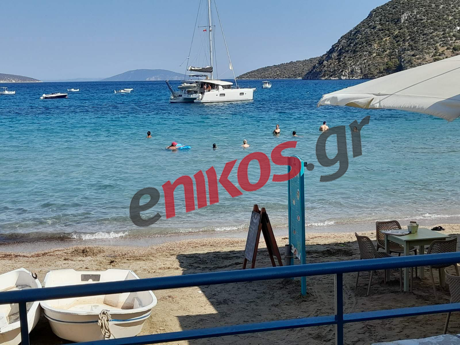 Τολό: Μανούβρες από σκάφος δίπλα σε λουόμενους – ΦΩΤΟ αναγνώστη