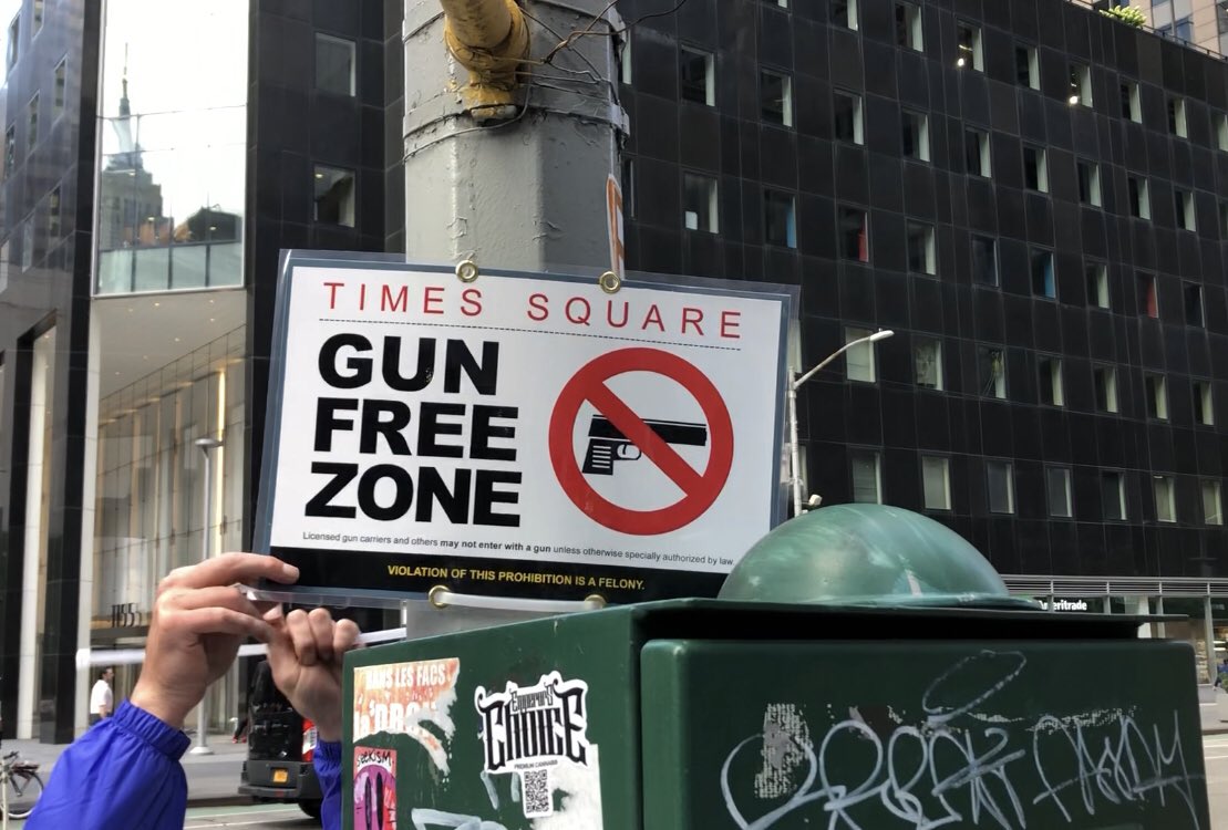 Times Square όπλα