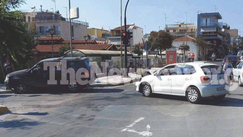 Τροχαίο ατύχημα στον Βόλο – Σφοδρή σύγκρουση δύο αυτοκινήτων