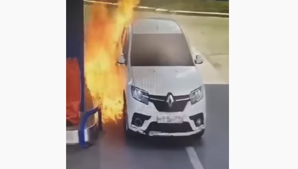 Ρώσος έβαλε φωτιά σε βενζινάδικο: Στο ένα χέρι το τσιγάρο, στο άλλο χέρι την βενζίνη – ΒΙΝΤΕΟ