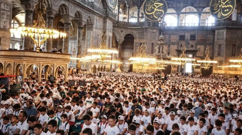 Τουρκία: Εξοργιστικό βίντεο με παιδιά να φωνάζουν «Αλλάχου άκμπαρ» μέσα στην Αγιά Σοφιά