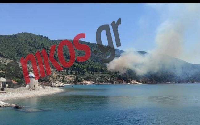 Φωτιά στον Άγιον Όρος: Συνεχίζεται η μάχη με τις φλόγες