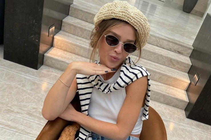 Everyday outfit: Βρήκαμε τα 7 φθινοπωρινά τοπ που αντικαθιστούν το κλασικό λευκό t-shirt