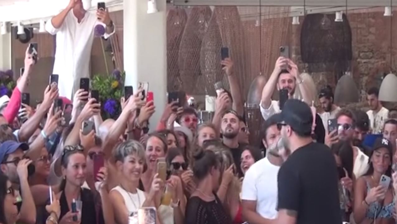 Λούις Φόνσι Despacito Μύκονος