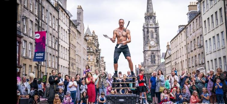 Βρετανία: Πνίγεται στα σκουπίδια το Εδιμβούργο εν μέσω του καλλιτεχνικού φεστιβάλ της πόλης