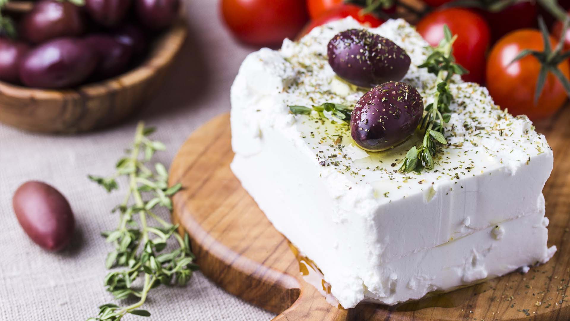 Οι New York Times αποθεώνουν τη … φέτα και δίνουν συνταγή