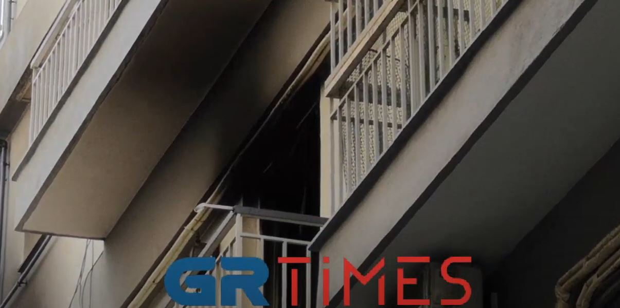 Φωτιά σε διαμέρισμα στη Θεσσαλονίκη – Ήταν μέσα γιαγιά με το εγγόνι της – ΒΙΝΤΕΟ