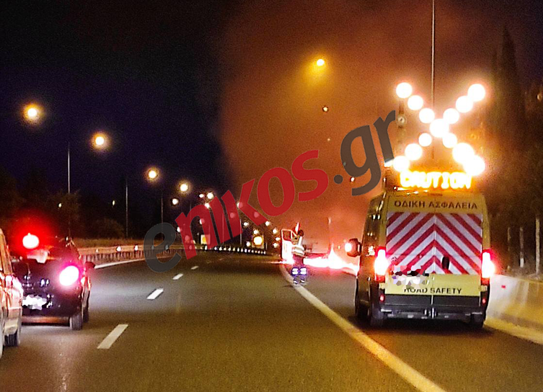 Φωτιά ΤΩΡΑ σε όχημα στην εθνική οδό Κορίνθου-Τριπόλεως – ΦΩΤΟ αναγνώστη