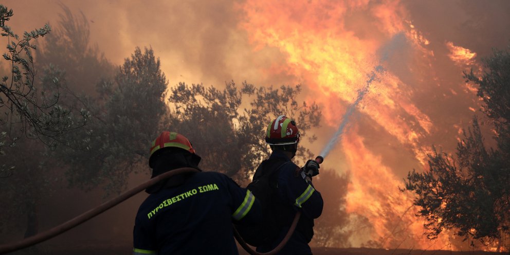 Φωτιές: Μάχη με τις φλόγες σε Κέρκυρα και Κορινθία – Καλύτερη η εικόνα στα δύο μέτωπα – ΒΙΝΤΕΟ