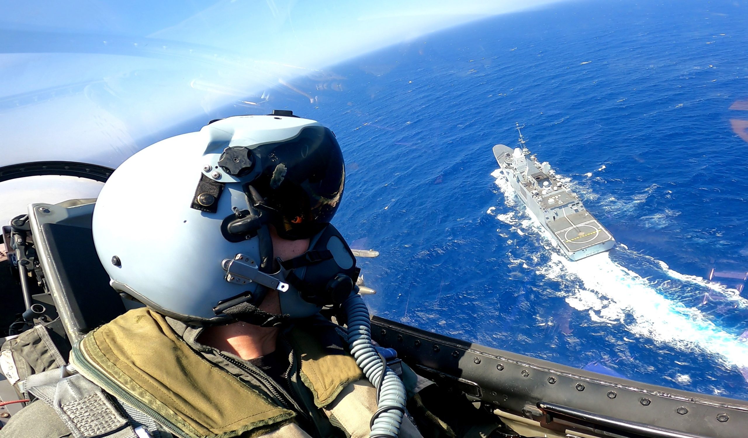 Η γαλλική φρεγάτα FS Provence και πάλι σε κοινές ασκήσεις με Ελληνικές Ένοπλες Δυνάμεις – ΦΩΤΟ