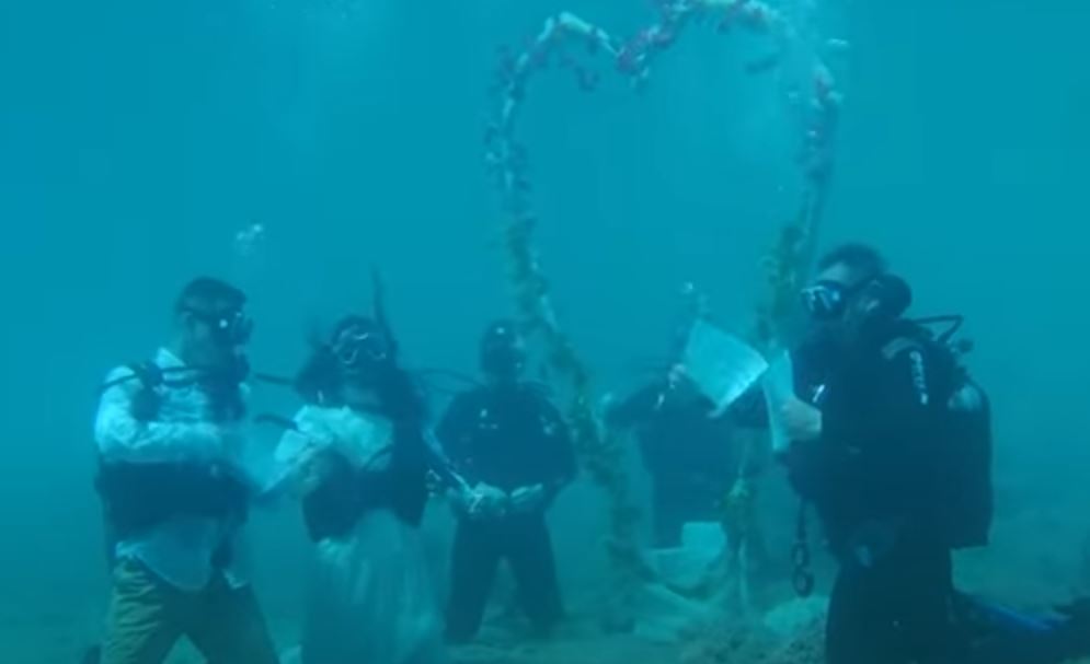 Αλόννησος υποβρύχιος πολιτικός γάμος