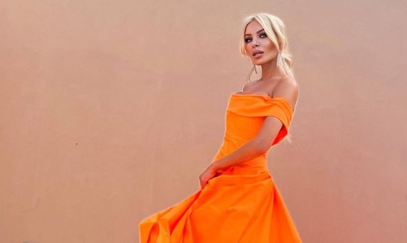 Κατερίνα Καινούργιου: Η κουμπαριά της… πάει – Έλαμπε η παρουσιάστρια