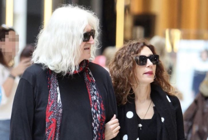 Νίκος Καρβέλας, Έλενα Φερεντίνου