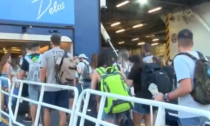 κίνηση στο λιμάνι