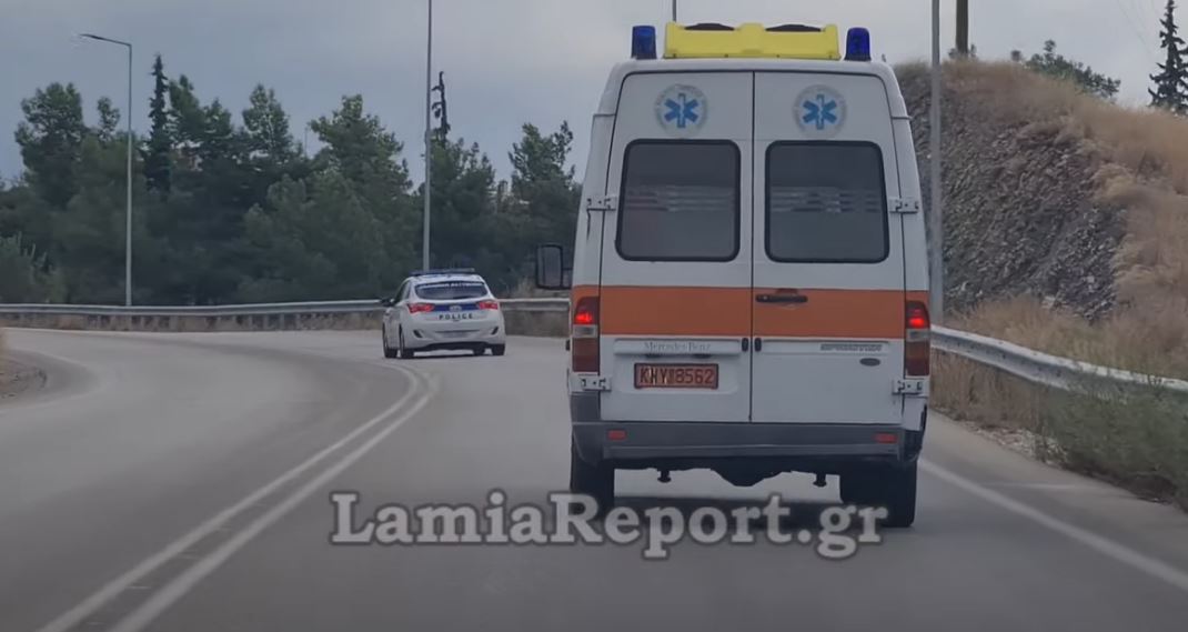 Λαμία: Αγωνία για 4χρονο παιδί που έπεσε από σκάλα – ΒΙΝΤΕΟ από την διακομιδή συνοδεία αστυνομίας