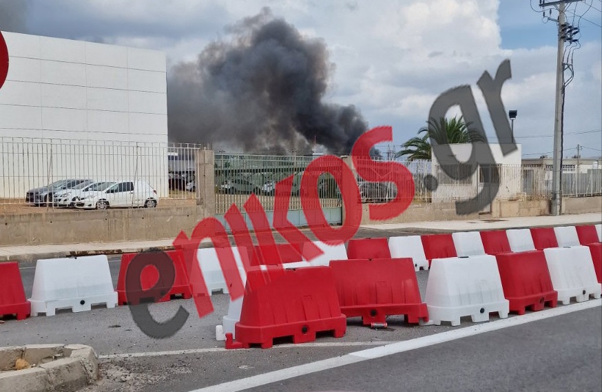 Φωτιά ΤΩΡΑ στην Μάνδρα: Μήνυμα από το 112 – «Παραμείνετε σε κλειστούς χώρους»