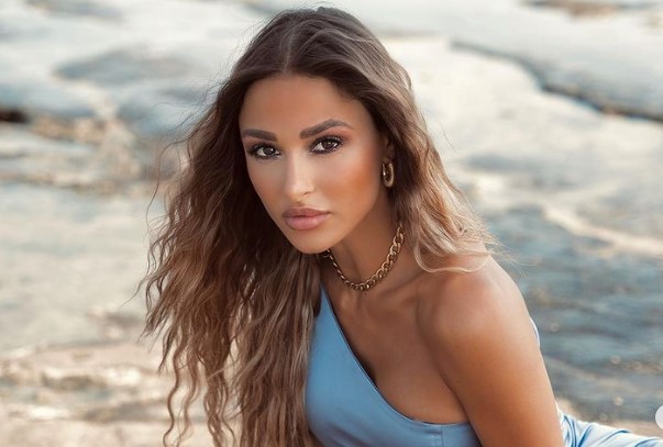 Η Ναυσικά Παναγιωτακοπούλου φοράει το μπουρνούζι της και ετοιμάζεται για… πανηγύρι