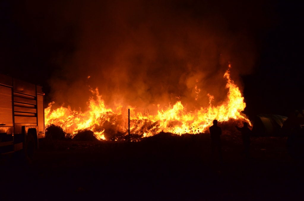 Παιανία: Ξέσπασε φωτιά σε οικοπεδικούς χώρους κοντά σε σπίτια