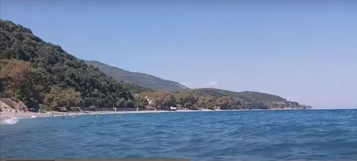 παραλία Μονόπετρο στη Λάρισα