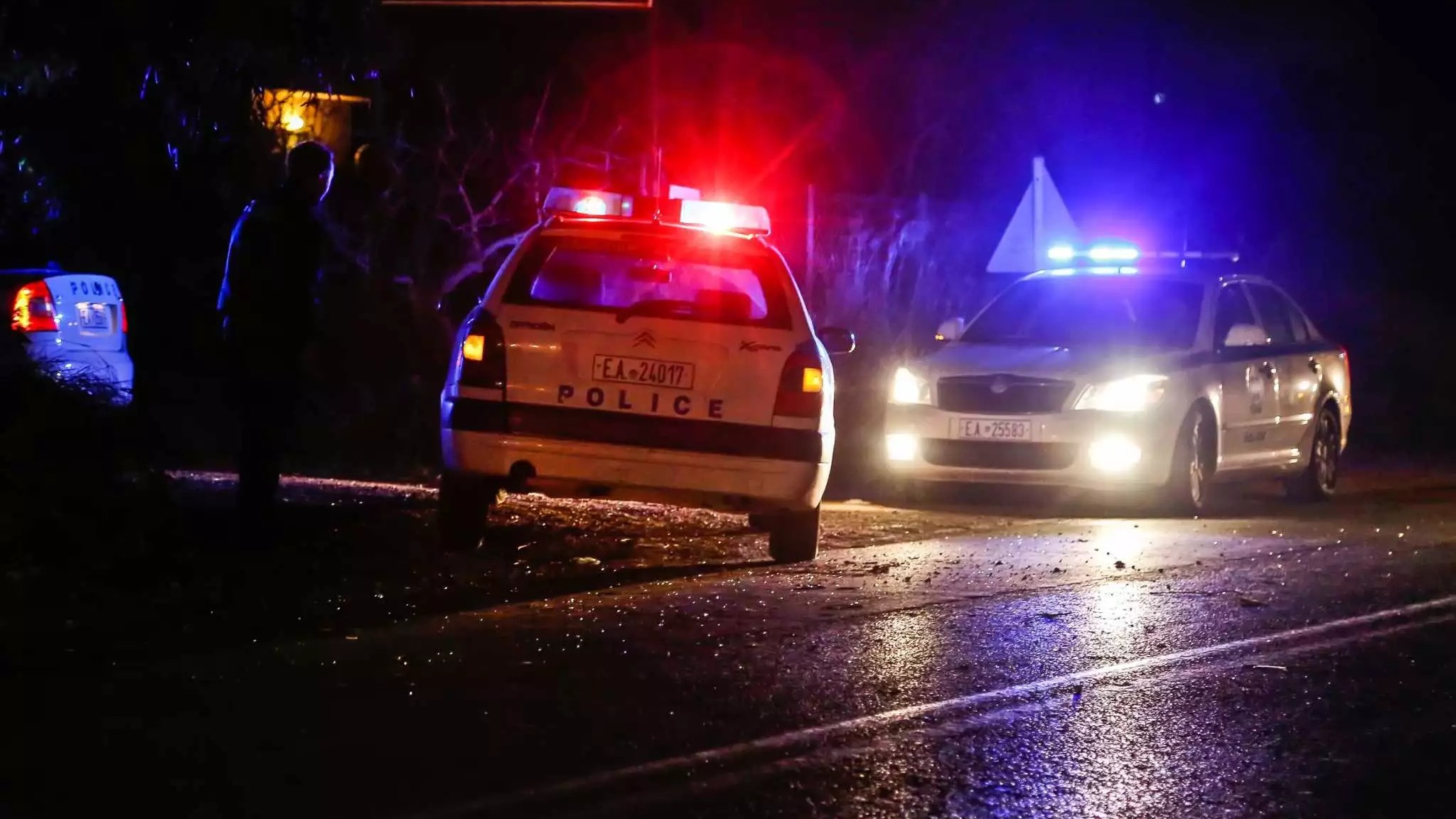 Περιστέρι: «Λαβράκι» έβγαλε έλεγχος αστυνομικών σε αυτοκίνητο – Έκρυβαν κοσμήματα σε κάλτσες