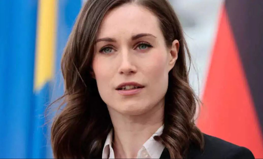 Νέο «σκάνδαλο» για την Σάνα Μάριν: Ζήτησε συγγνώμη για φωτογραφία με γυμνόστηθες influencers στο σπίτι της