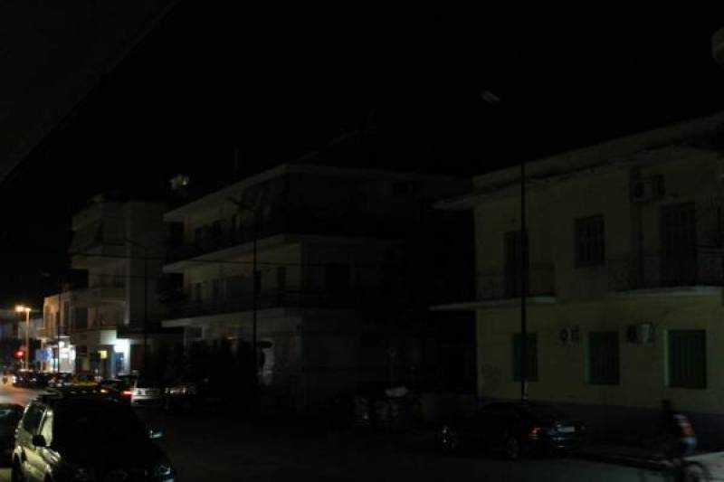 Άρχισε η συσκότιση σε συνοικίες της Αθήνας για εξοικονόμηση ενέργειας