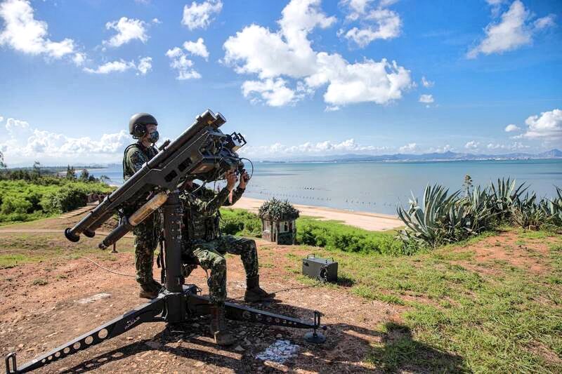 Ταϊβάν: Γυμνάσια με πραγματικά πυρά προσομοιώνοντας την άμυνα σε περίπτωση εισβολής της Κίνας