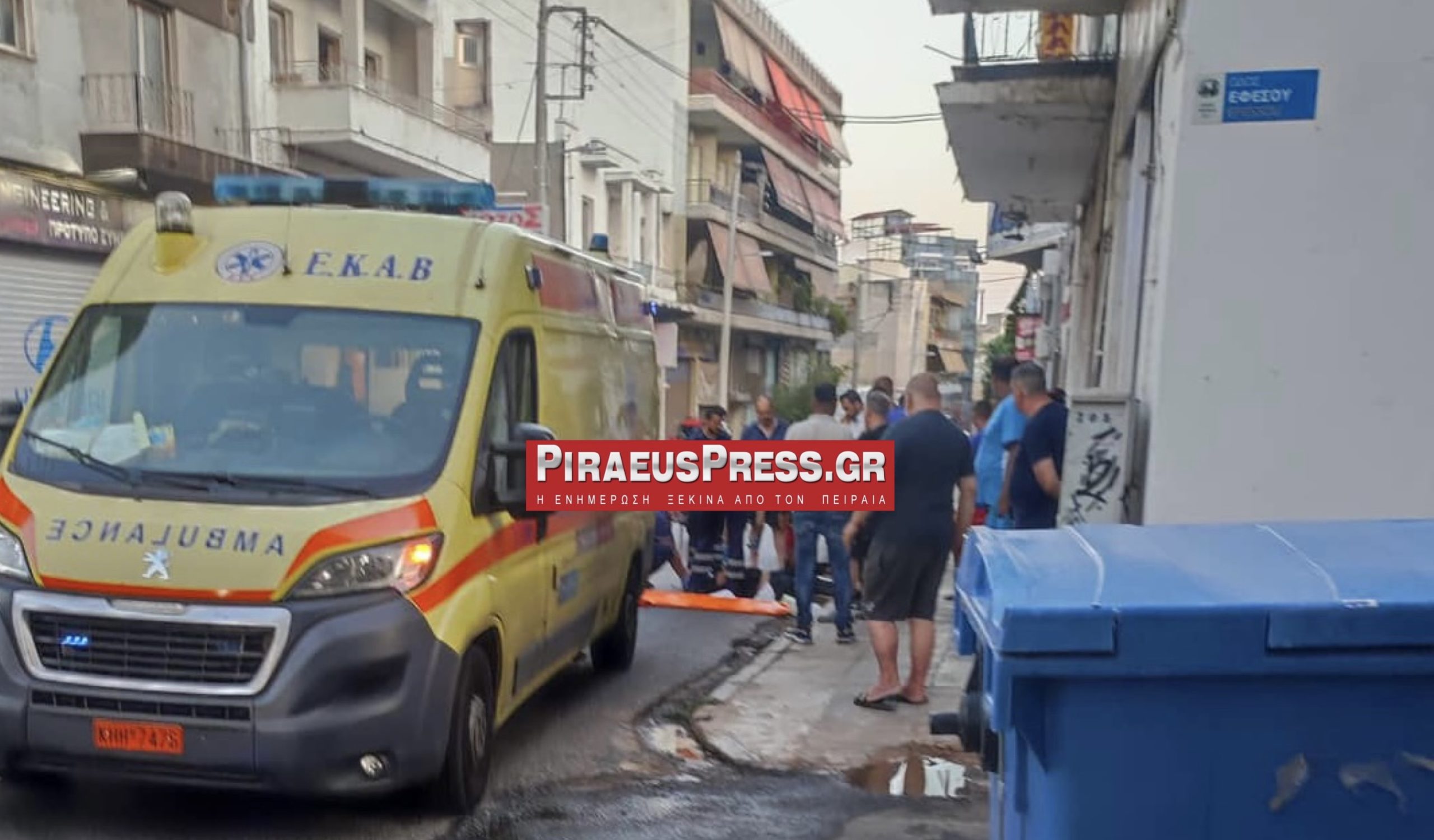 Τροχαίο με εγκατάλειψη στον Πειραιά: Αιμόφυρτος στην άσφαλτο οδηγός μηχανής