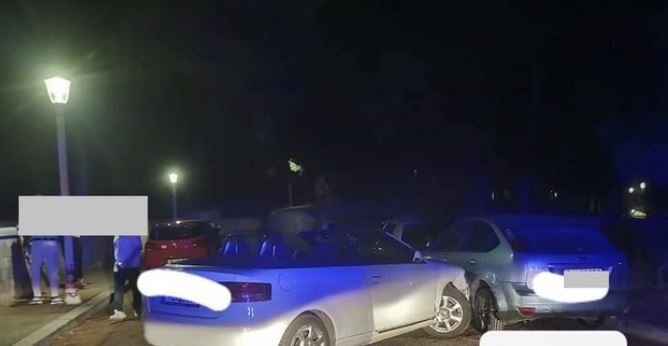 Ρόδος: Τροχαίο τα ξημερώματα – Έχασε τον έλεγχο και έπεσε πάνω σε 4 σταθμευμένα αυτοκίνητα