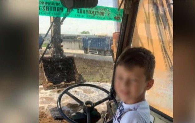 Βέροια: «Άδειασε το σπίτι μας» – Ραγίζει καρδιές η μητέρα του 6χρονου που έπαθε εγκεφαλική αιμορραγία