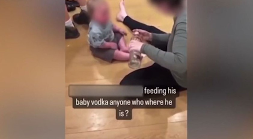 Βρετανία: Γονείς δίνουν στο μωρό τους σφηνάκια βότκας – Το βίντεο που προκαλεί σοκ
