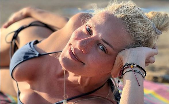 Ζέτα Μακρυπούλια: Εκθαμβωτική χωρίς ίχνος μακιγιάζ