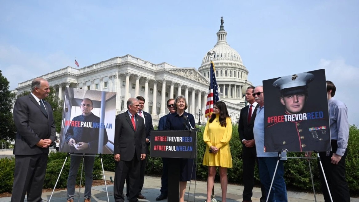 ΗΠΑ: Ο Μπάιντεν συναντήθηκε με συγγενείς των δύο Αμερικανών που κρατούνται στη Ρωσία