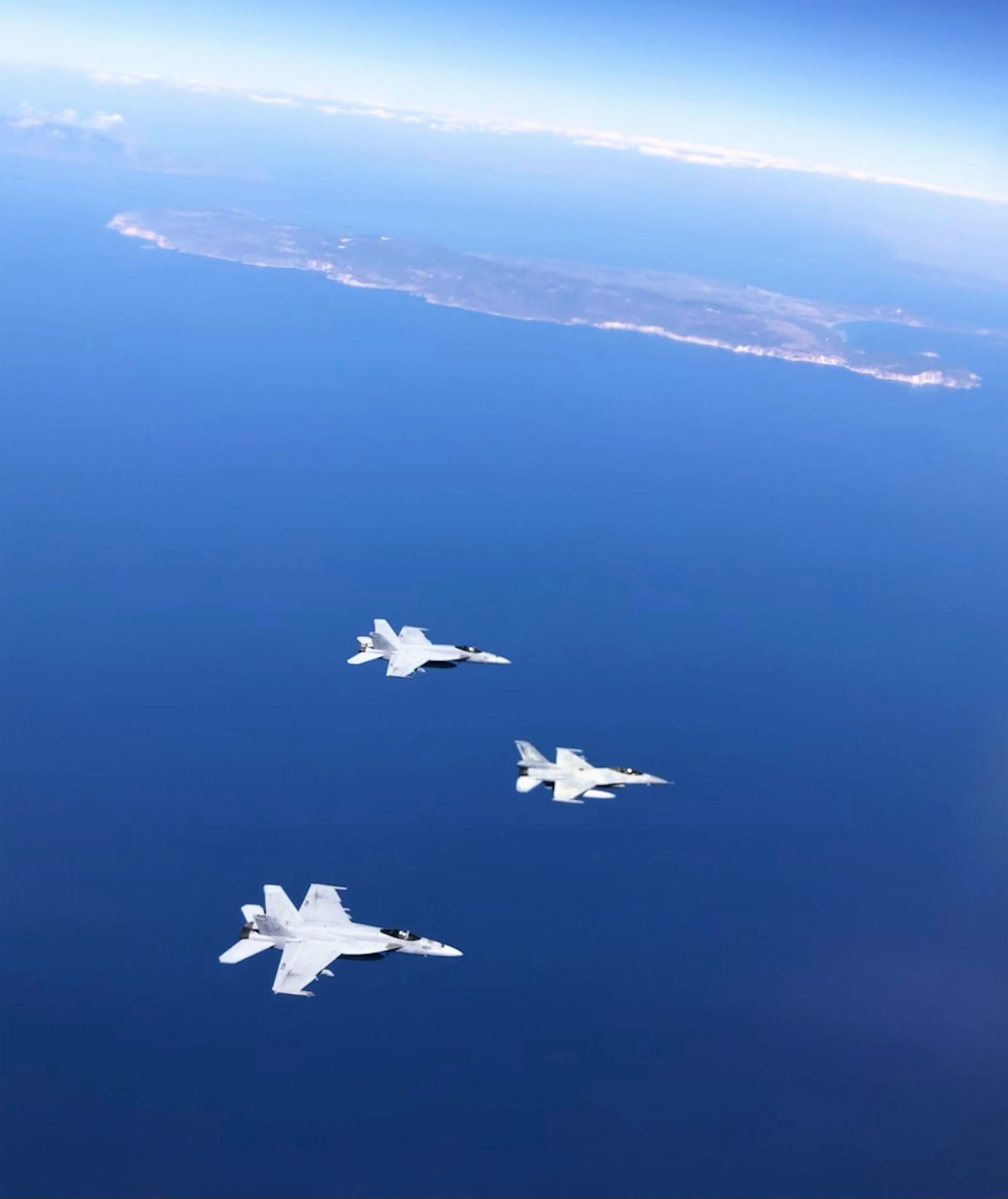 Ελληνικά και αμερικανικά μαχητικά ταρακούνησαν το Ιόνιο