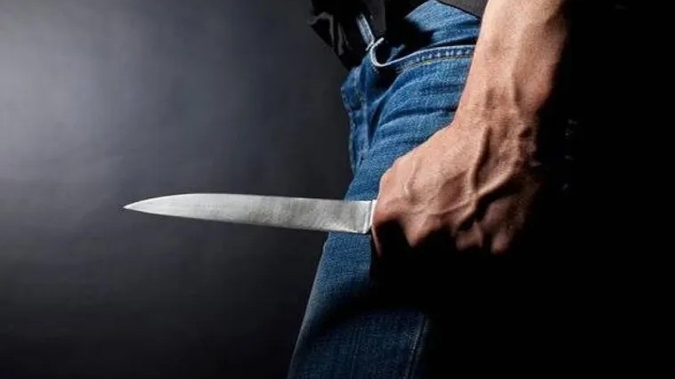 Χαλκίδα: Ενδοοικογενειακό επεισόδιο – Παραλίγο να σφάξει την γυναίκα του και τα πεθερικά του μέσα στο σπίτι