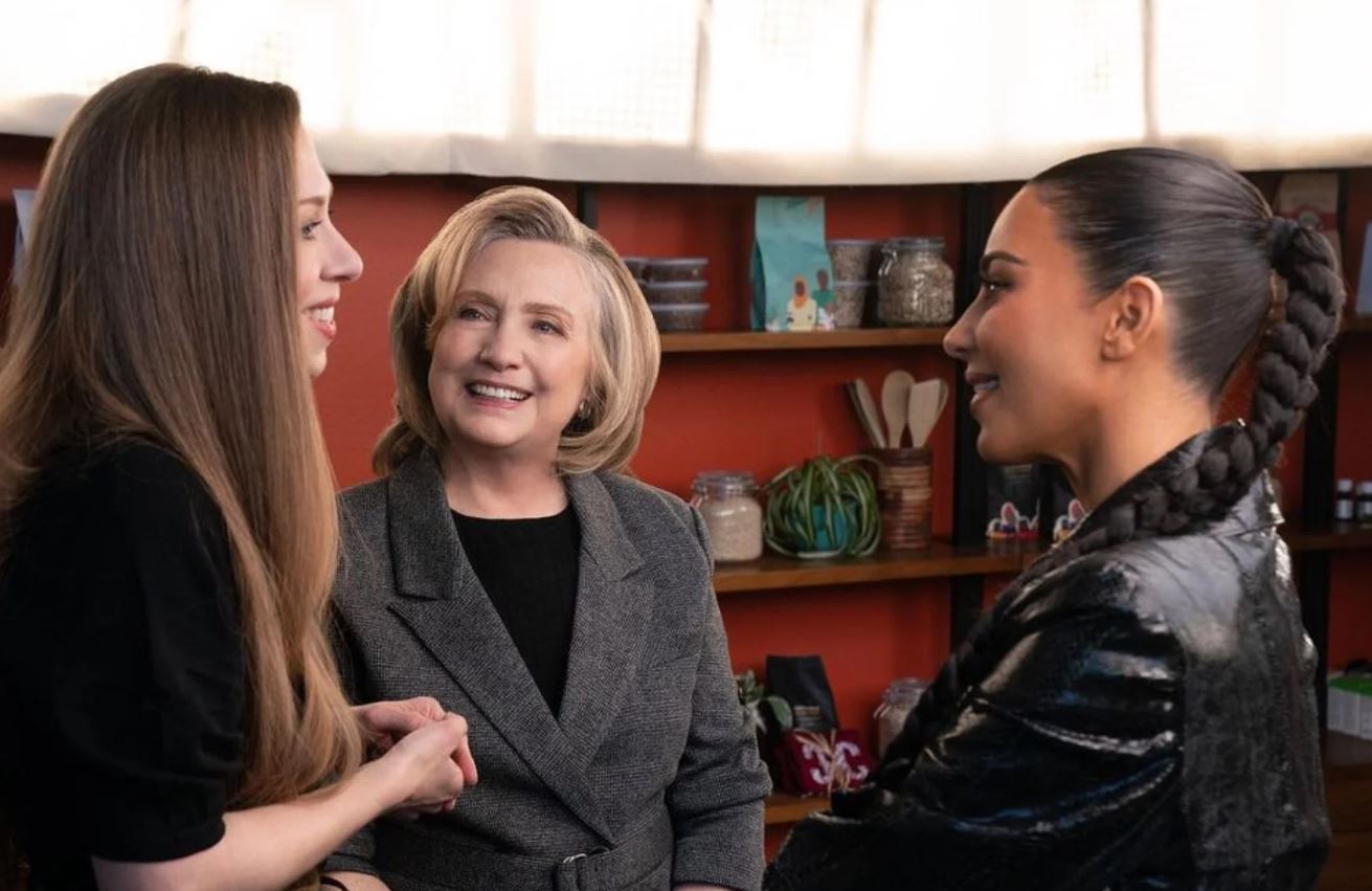 Χίλαρι Κλίντον με Κιμ Καρντάσιαν