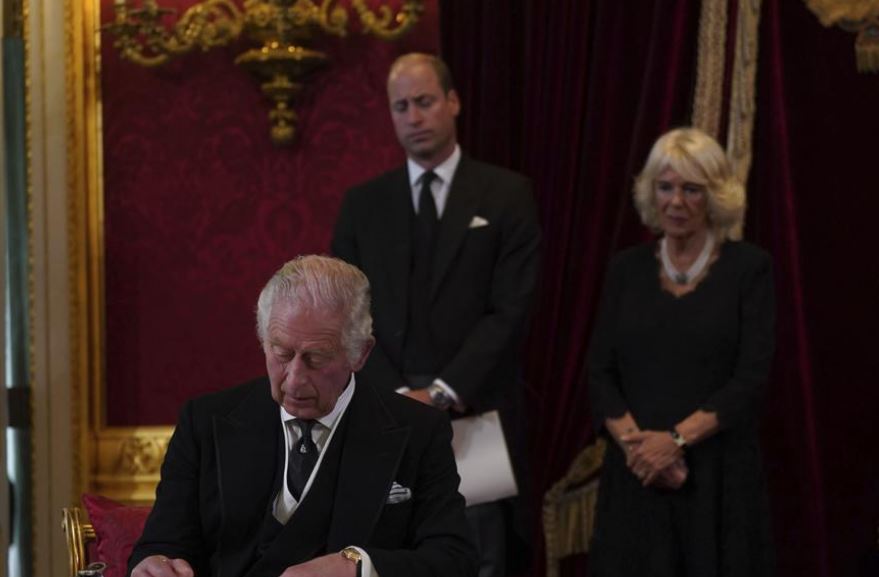 ενθρόνιση Καρόλου