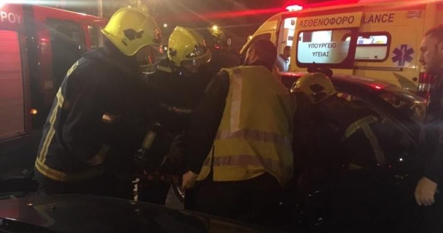 Τροχαίο στην Λεωφόρο Αθηνών – Αυτοκίνητο εξετράπη της πορείας του – Ένας τραυματίας