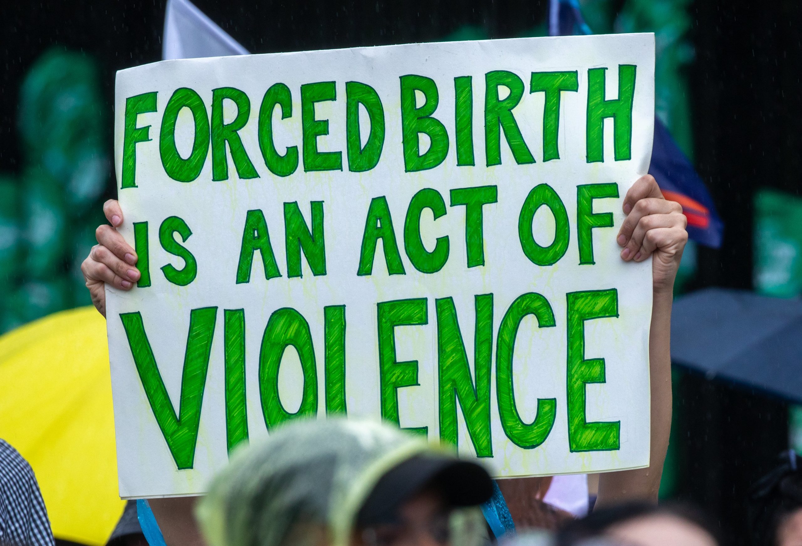 Αμβλώσεις: Κηρύγματα και διαδηλώσεις αύριο στις Εκκλησίες—Τι ισχύει στην Ευρώπη και στον Κόσμο