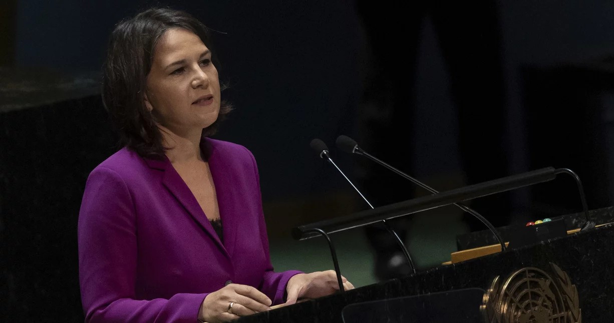 Γερμανίδα ΥΠΕΞ: Η διεθνής κοινότητα να υποστηρίξει τις διώξεις για τα «εγκλήματα της Ρωσίας» στην Ουκρανία