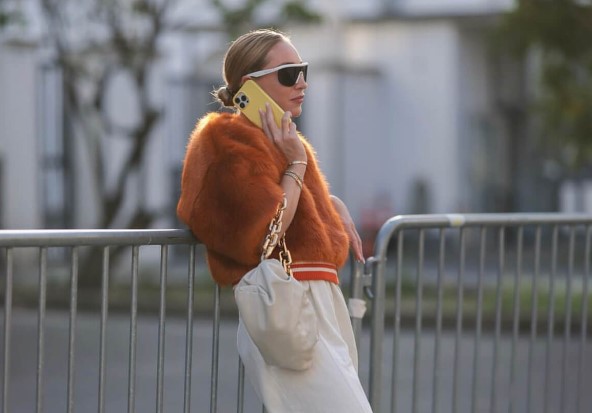 Bomber jacket: Πώς θα το φορέσουμε από το πρωί μέχρι το βράδυ