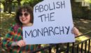 Βασίλισσα Ελισάβετ: Μία και… μόνη διαδηλώτρια—«Καταργήστε την μοναρχία»