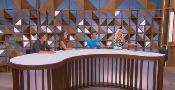 Η Ελένη Μενεγάκη και το πάνελ της εκπομπής της