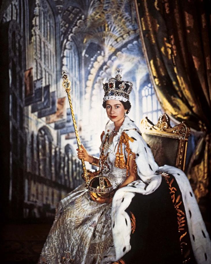 LIVE – Το τελευταίο “αντίο” στην βασίλισσα Ελισάβετ