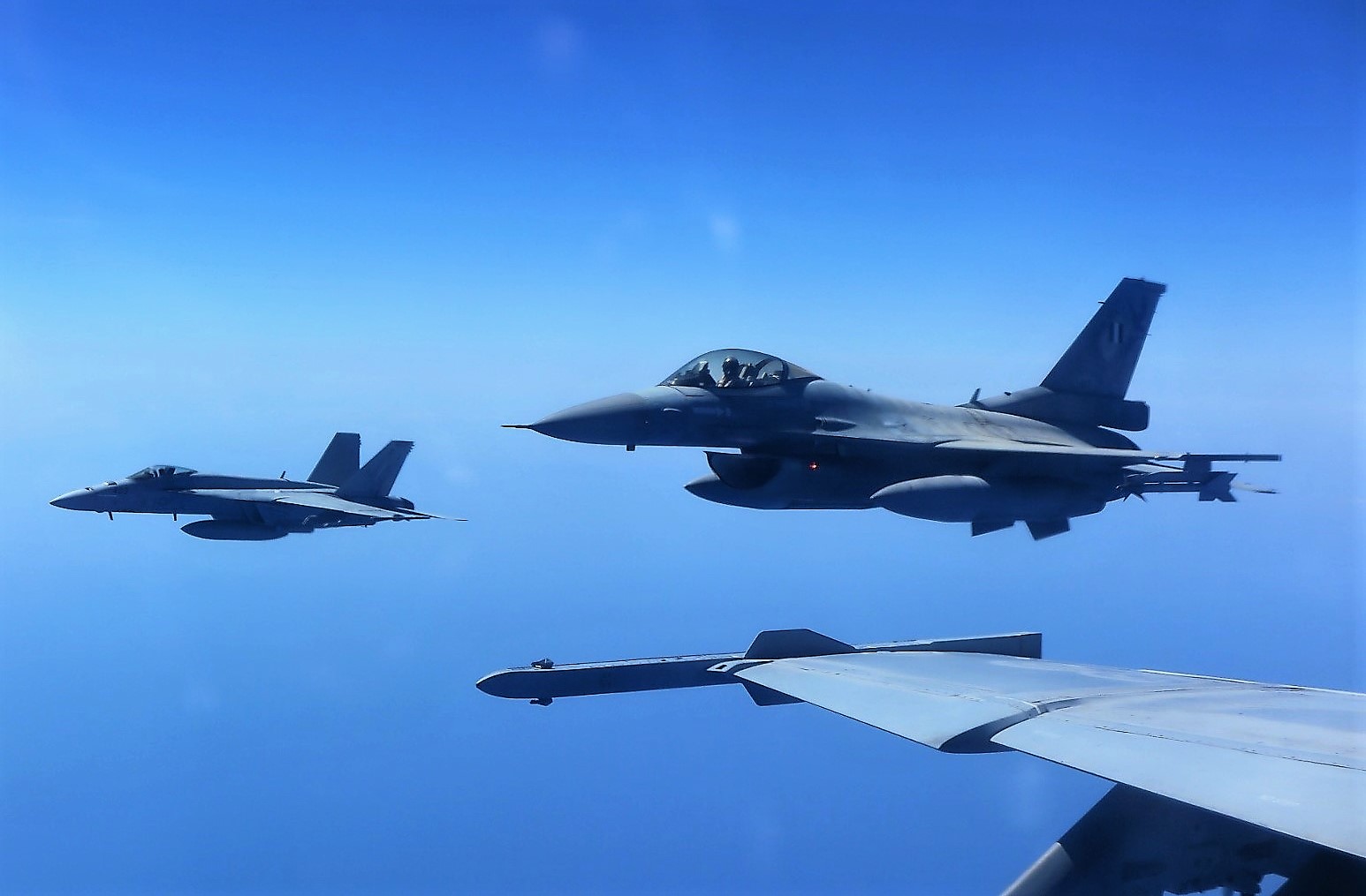 Ελληνικά και αμερικανικά μαχητικά ταρακούνησαν το Ιόνιο