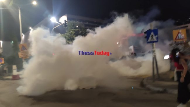 Θεσσαλονίκη: Νύχτα επεισοδίων με χημικά και προσαγωγές – Ανθρωποκυνηγητό στο campus