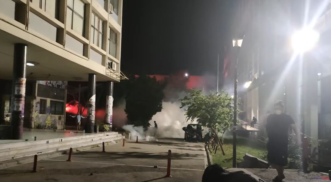 Αστυνομικοί Θεσσαλονίκης για τα επεισόδια στο ΑΠΘ: Με ποιο κριτήριο άφησαν τα ΜΑΤ στη συναυλία;