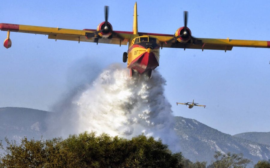 Κεφαλονιά: Νέο μέτωπο φωτιάς στα Ζόλα – Συνεχίζεται η μάχη με τις φλόγες στην Παλική