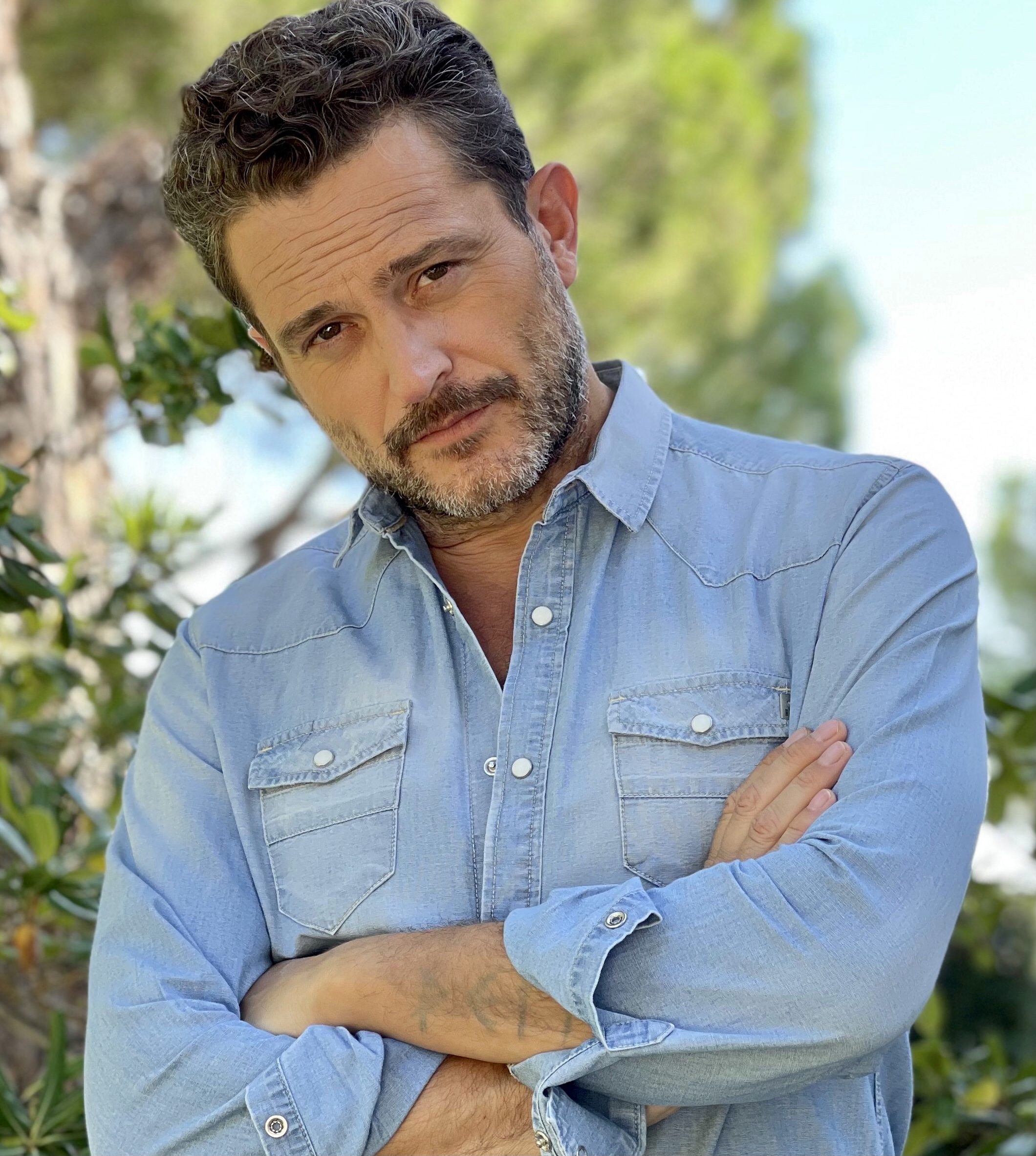 Ο Γιώργος Καραμίχος στην παρουσίαση του νέου τηλεπαιχνιδιού γνώσεων που έρχεται στην ΕΡΤ1